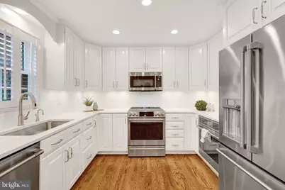 933 Holly Creek Drive, Great Falls, VA 22066 - Photo 14