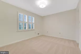 933 Holly Creek Dr, Great Falls, VA 22066 - Photo 38