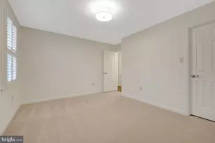 933 Holly Creek Dr, Great Falls, VA 22066 - Photo 32