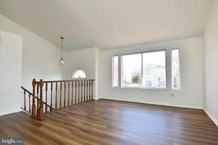 3863 Beech Down Dr, Chantilly, VA 20151 - Photo 2