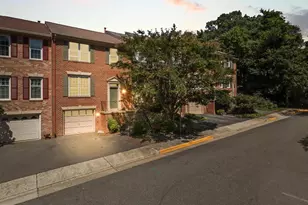 5929 Woodfield Estates Dr, Alexandria, VA 22310 - Photo 1