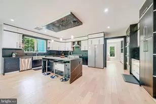 9908 Blake Ln, Oakton, VA 22124 - Photo 24