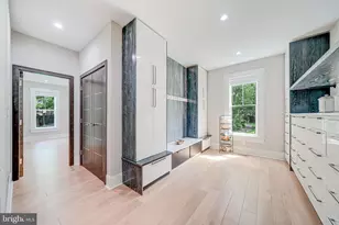 9908 Blake Ln, Oakton, VA 22124 - Photo 32