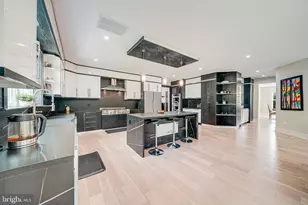 9908 Blake Ln, Oakton, VA 22124 - Photo 22