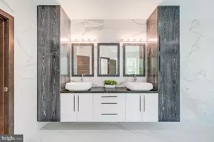 9908 Blake Ln, Oakton, VA 22124 - Photo 40