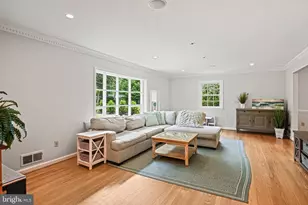 8633 Janet Ln, Vienna, VA 22180 - Photo 4