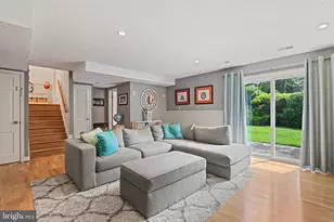 8633 Janet Ln, Vienna, VA 22180 - Photo 18