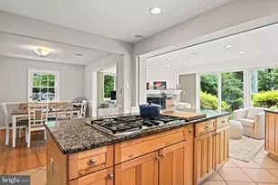 8633 Janet Ln, Vienna, VA 22180 - Photo 10