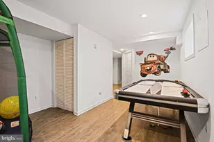 8633 Janet Ln, Vienna, VA 22180 - Photo 40