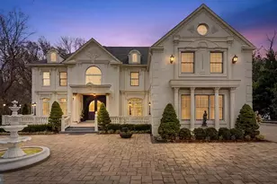 423 Seneca Rd, Great Falls, VA 22066 - Photo 2