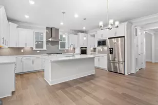 8281 Colling Manor Ct, Alexandria, VA 22308 - Photo 6