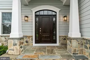 906 Frederick St SW, Vienna, VA 22180 - Photo 2