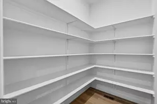 906 Frederick St SW, Vienna, VA 22180 - Photo 34