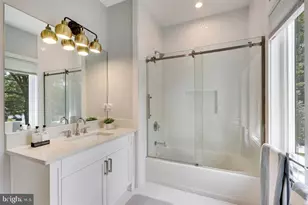 9604 Pembroke Pl, Vienna, VA 22182 - Photo 38