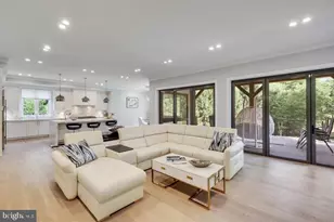 9604 Pembroke Pl, Vienna, VA 22182 - Photo 14