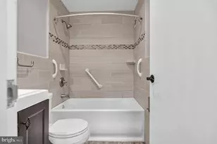 6631 Wakefield Dr, Alexandria, VA 22307 - Photo 16