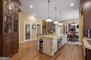 9864 Walker Glen Ct, Great Falls, VA 22066 - Photo 36