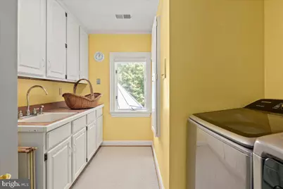 2401 Oakmont Court, Oakton, VA 22124 - Photo 38