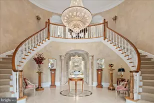 2401 Oakmont Ct, Oakton, VA 22124 - Photo 6