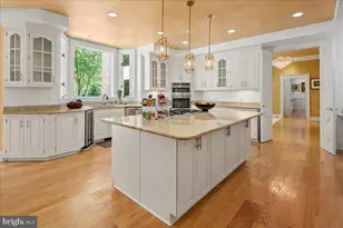 2401 Oakmont Ct, Oakton, VA 22124 - Photo 18