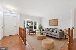 5321 Buxton Ct, Alexandria, VA 22315 - Photo 2