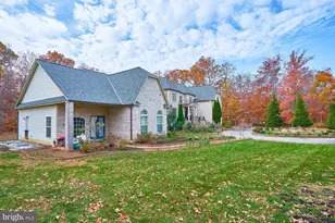 12815 Braddock Rd, Clifton, VA 20124 - Photo 2