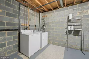 9611 Scotch Haven Dr, Vienna, VA 22181 - Photo 32