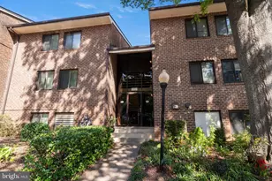 1422 Northgate Square, Reston, VA 20190 - Photo 14