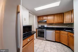 1422 Northgate Square, Reston, VA 20190 - Photo 6