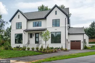 1104 Sharon Ct, McLean, VA 22101 - Photo 2