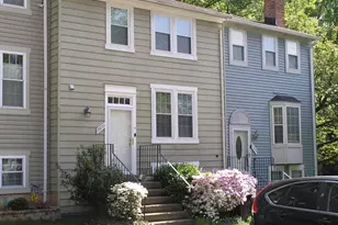 10053 Chestnut Wood Ln, Burke, VA 22015 - Photo 1