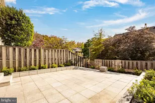 2477 Windbreak Dr, Alexandria, VA 22306 - Photo 32