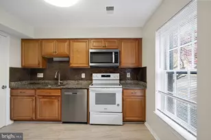 2477 Windbreak Dr, Alexandria, VA 22306 - Photo 14