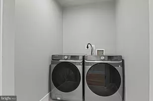 10900 Hunter Station Rd, Vienna, VA 22181 - Photo 32