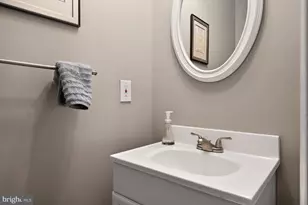 9909 Lakepointe Dr, Burke, VA 22015 - Photo 10