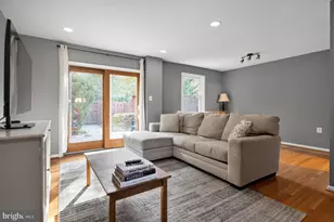 9909 Lakepointe Dr, Burke, VA 22015 - Photo 12