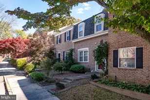 9909 Lakepointe Dr, Burke, VA 22015 - Photo 4