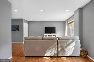 9909 Lakepointe Dr, Burke, VA 22015 - Photo 14