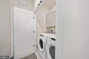 14359 Gln Mnr Dr, Chantilly, VA 20151 - Photo 2