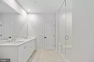 14361 Gln Mnr Dr, Chantilly, VA 20151 - Photo 2