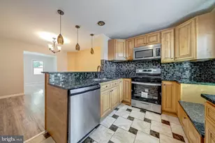 8322 Highcliffe Ct, Annandale, VA 22003 - Photo 12