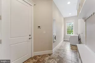 829 Golden Arrow St, Great Falls, VA 22066 - Photo 32