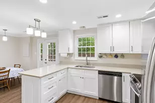 5811 High Bluff Ct, Burke, VA 22015 - Photo 10
