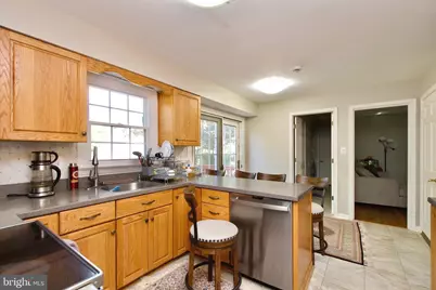 10206 Carol Street, Great Falls, VA 22066 - Photo 6