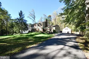 10206 Carol St, Great Falls, VA 22066 - Photo 2
