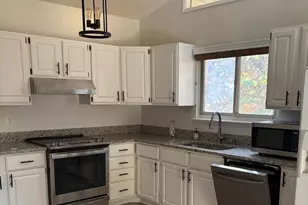 7826 Glenister Dr, Springfield, VA 22152 - Photo 2