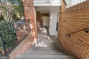 1361 Garden Wall Cir, Reston, VA 20194 - Photo 2