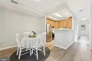 1361 Garden Wall Cir, Reston, VA 20194 - Photo 6