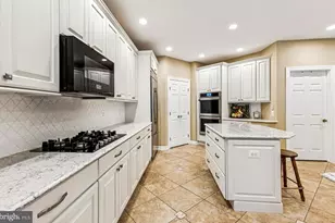 4904 Elsa Ct, Fairfax, VA 22030 - Photo 18