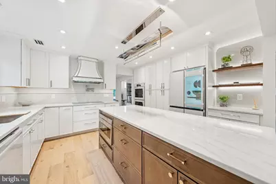 11000 Oakton Woods Way, Oakton, VA 22124 - Photo 24